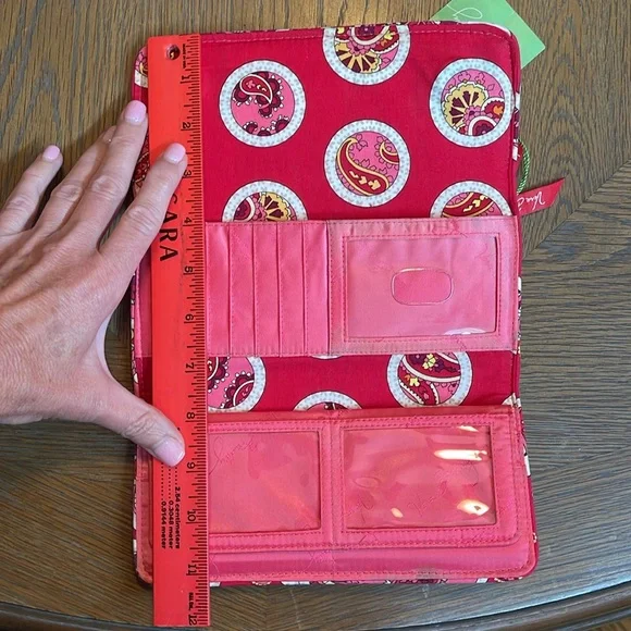 Vera Bradley Gallery Wallet - Picture 4 of 6